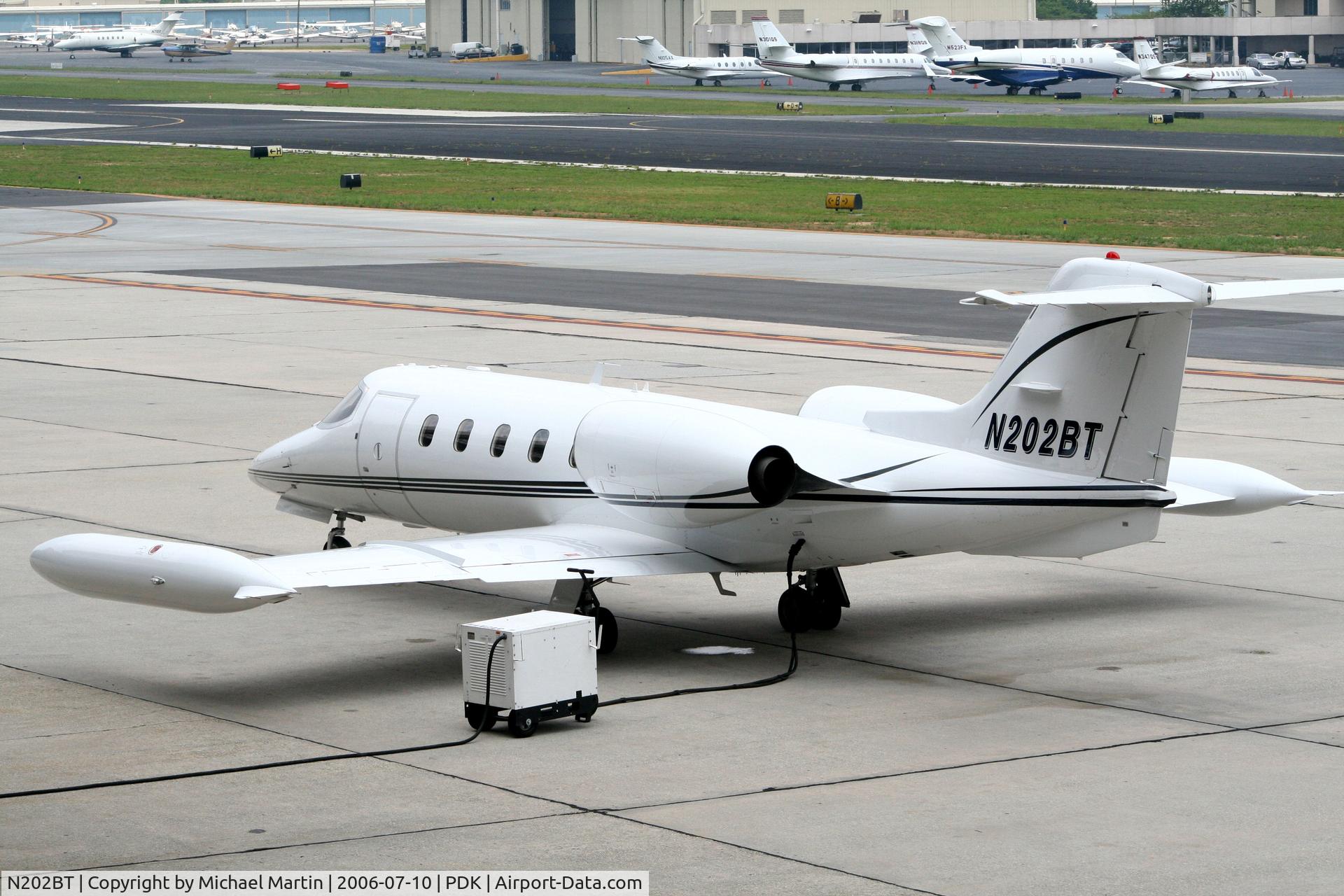 N202BT, 1982 Gates Learjet 35A C/N 483, Connected to APU - What is the APU connected to?  :)