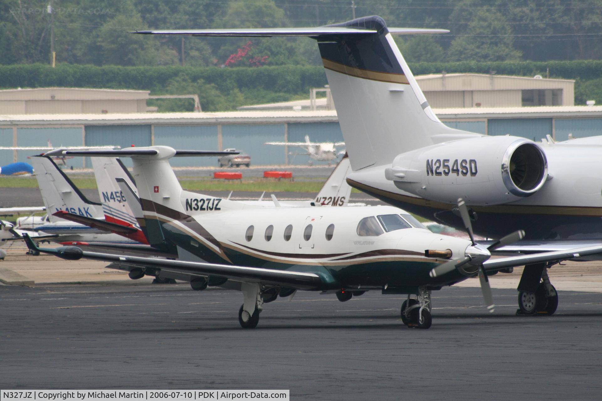 N327JZ, 2000 Pilatus PC-12/45 C/N 327, Taxing from Epps Air Service