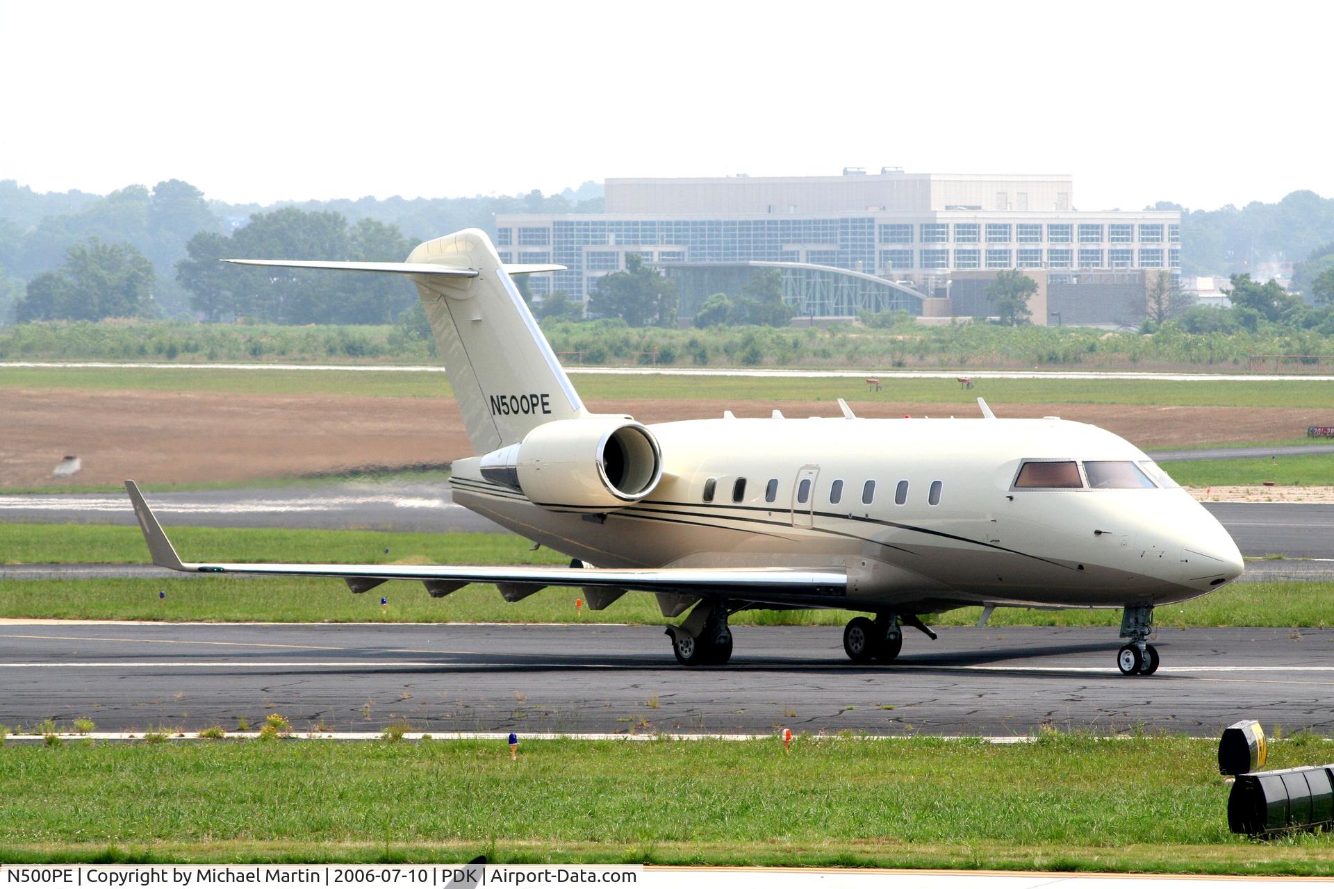 N500PE, 1999 Bombardier Challenger 604 (CL-600-2B16) C/N 5440, Taxing to Mercury Air Center