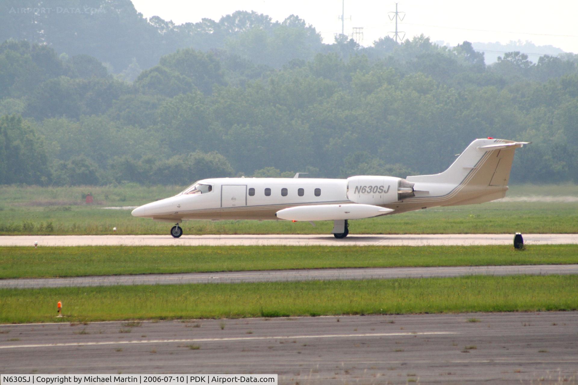 N630SJ, 1980 Gates Learjet 35A C/N 344, Taking off from 2R