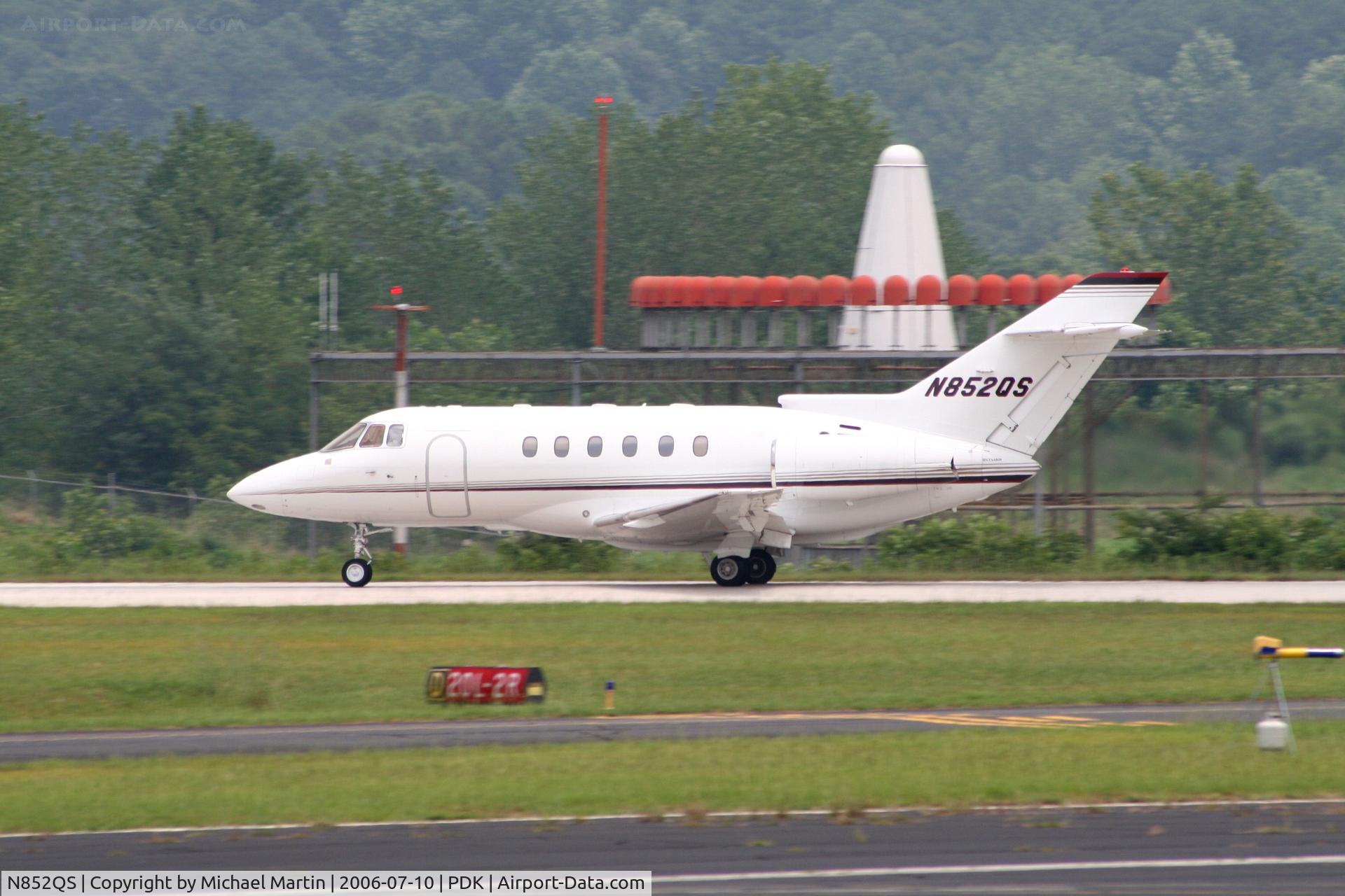 N852QS, 1999 Raytheon Hawker 800XP C/N 258452, Departing Runway 2R