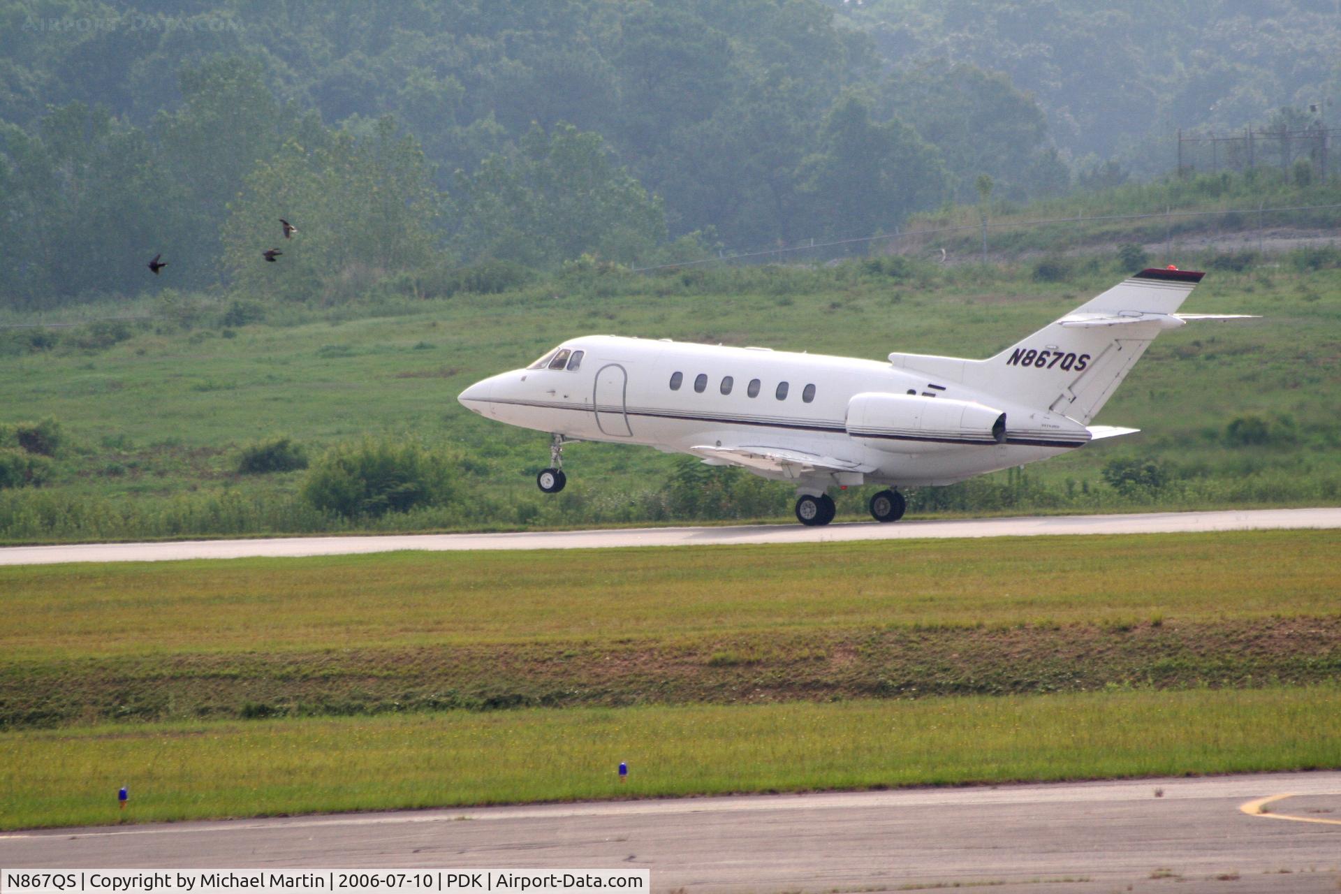 N867QS, 2002 Raytheon Hawker 800XP C/N 258576, Departing 2R - Look out for the birds!