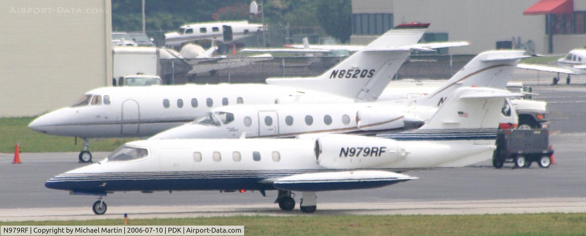 N979RF, 1981 Gates Learjet Corp. 35A C/N 376, Taxing to Signature Air