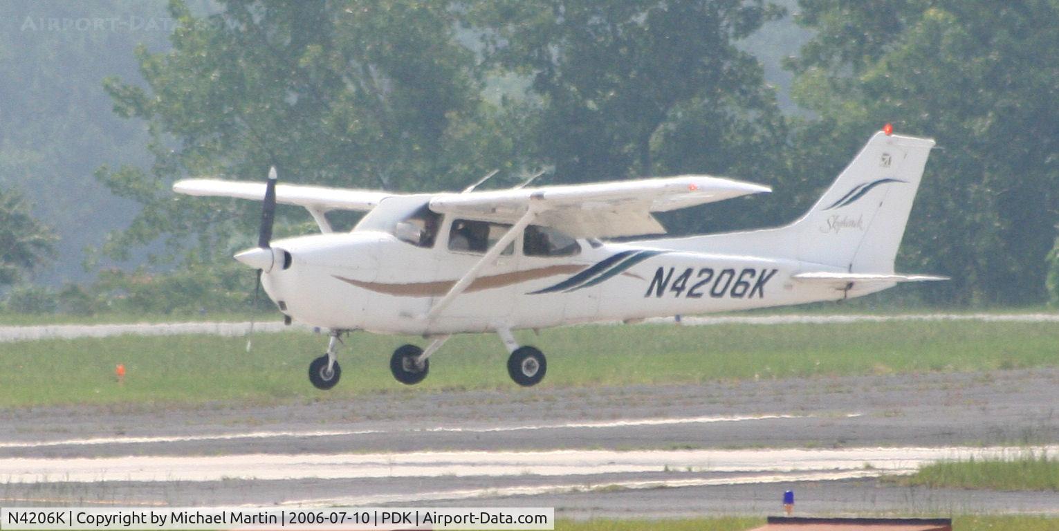 N4206K, 1999 Cessna 172R C/N 17280751, Landing 2R