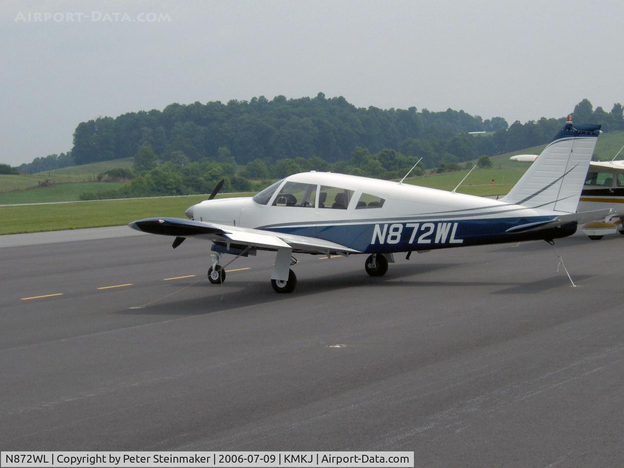 N872WL, 1971 Piper PA-28R-200 C/N 28R-7135123, Parked on the ramp.