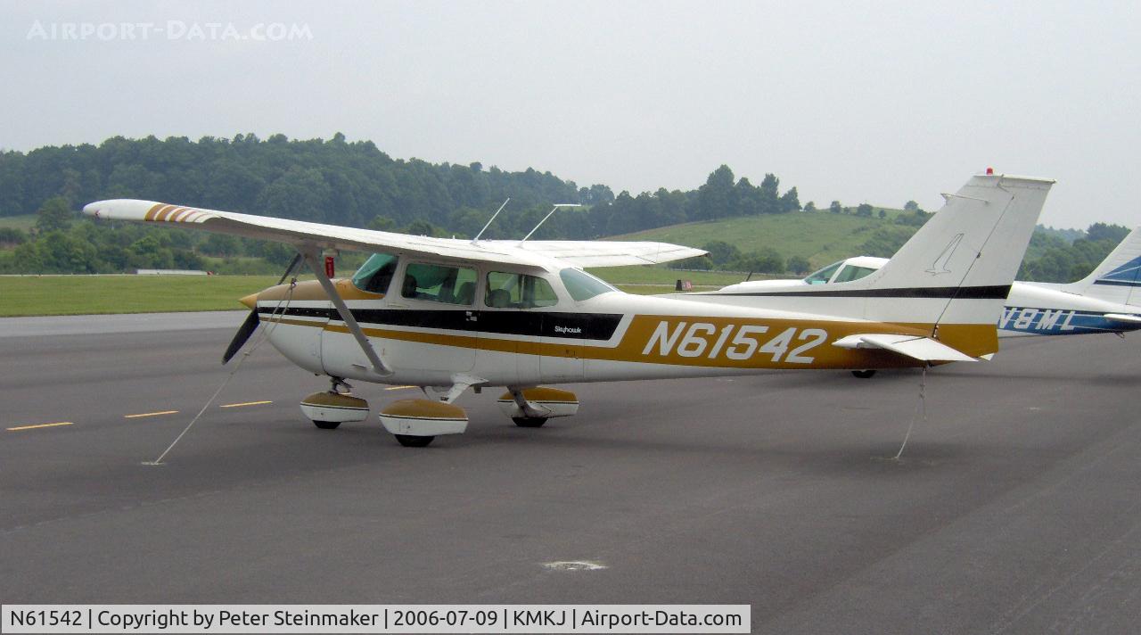 N61542, 1974 Cessna 172M C/N 17264627, Parked on the ramp.
