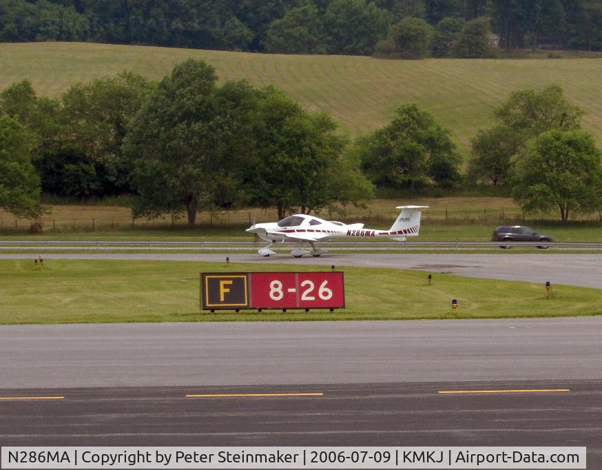 N286MA, 2004 Diamond DA-20C-1 Eclipse C/N C0300, Taking off runay 26