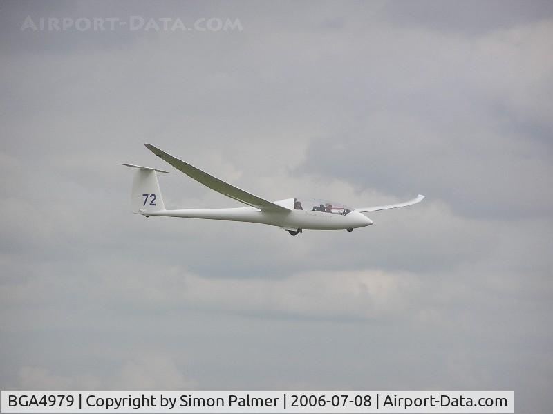 BGA4979, Schempp-Hirth Duo Discus T C/N 48, Schempp-Hirth Duo Discus landing at Gransden Lodge