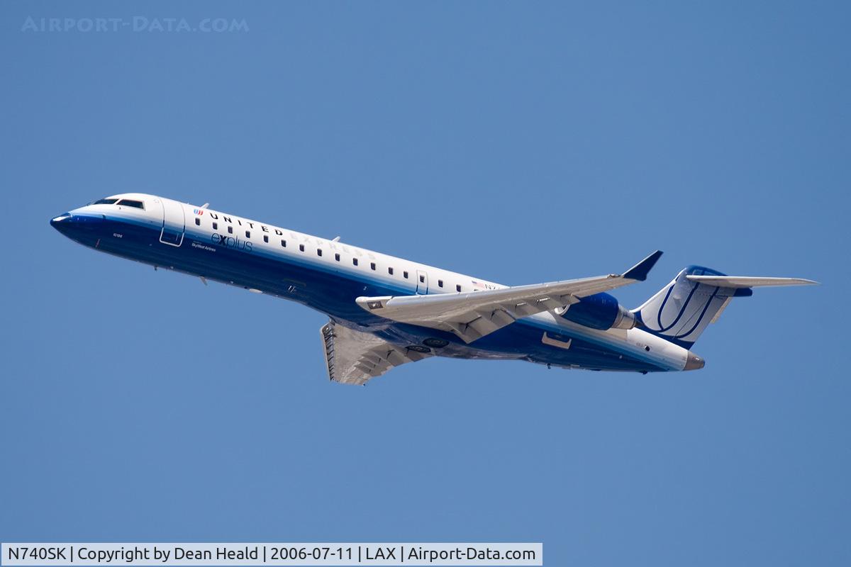 N740SK, 2005 Bombardier CRJ-701 (CL-600-2C10) Regional Jet C/N 10196, United Express (Sky West) N740SK (FLT SKW6492) climbing out from RWY 25R enroute to Colorado Springs Municipal (KCOS).