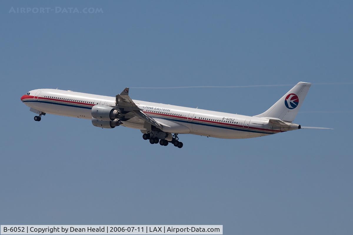 B-6052, 2003 Airbus A340-642 C/N 514, China Eastern B-6052 (FLT CES586) climbing out from RWY 25R enroute to Pudong (ZSPD) - Shanghai, China.