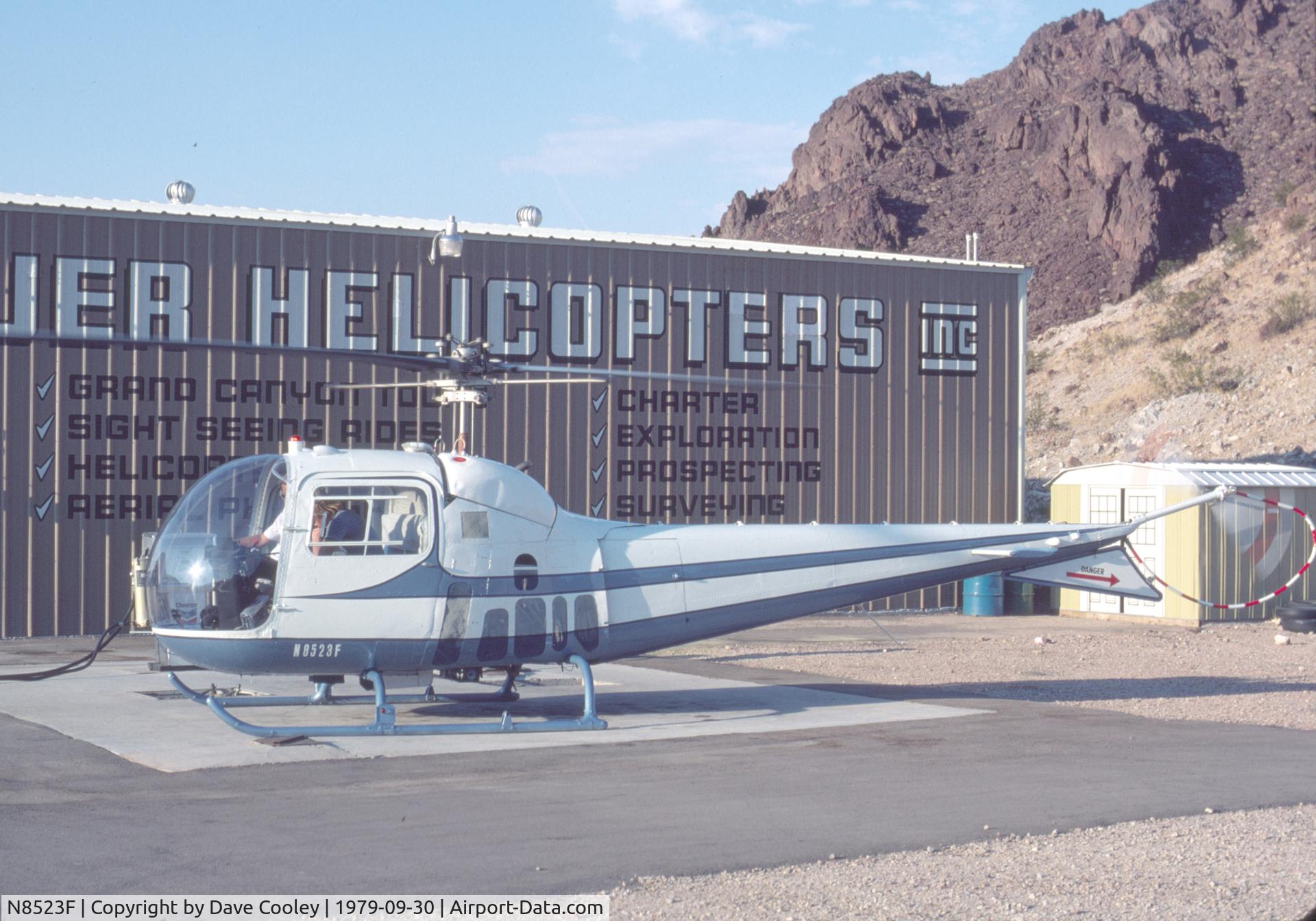 N8523F, 1965 Bell 47J-2A Ranger C/N 3317, Short flight over Hoover Dam