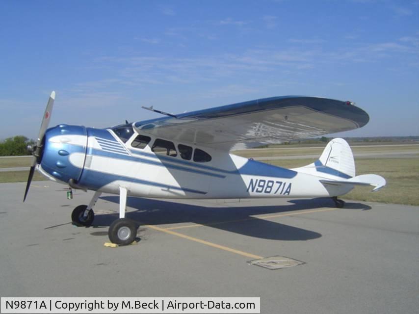 N9871A, 1950 Cessna 195A C/N 7607, Taxi out