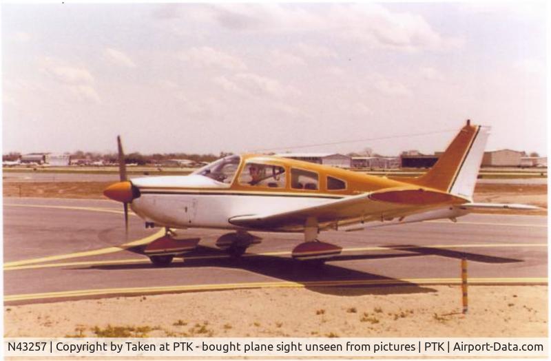 N43257, 1974 Piper PA-28-180 C/N 28-7405183, Piper Archer landing after flight from Bend, OR home