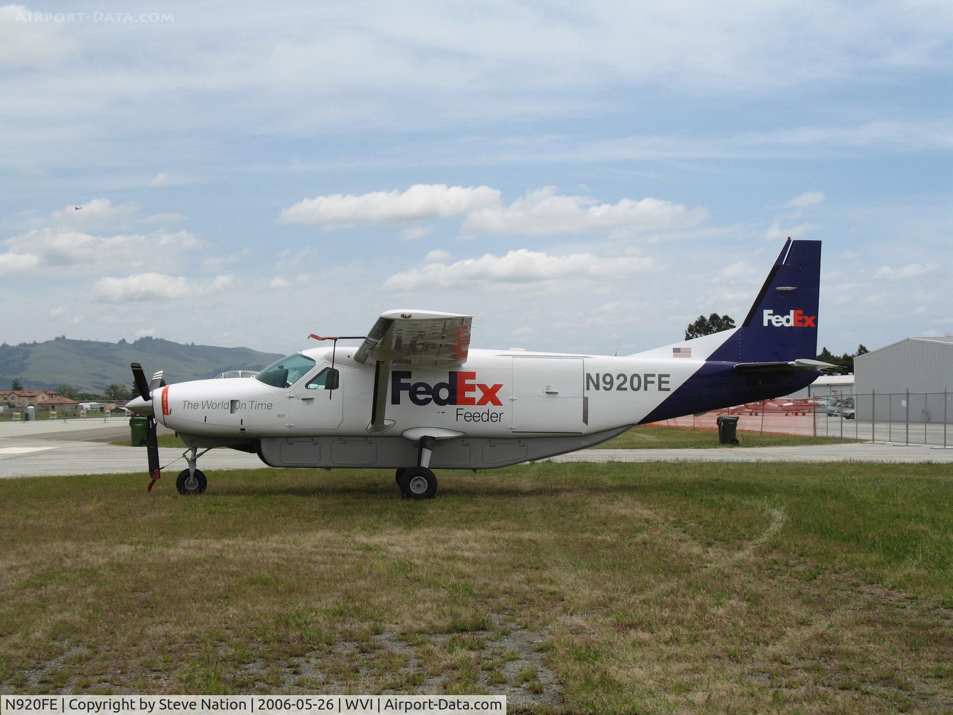 N920FE, Cessna 208B C/N 208B0020, FedEx Express 1987 Cessna 208 @ Watsonville Municipal Airport, CA