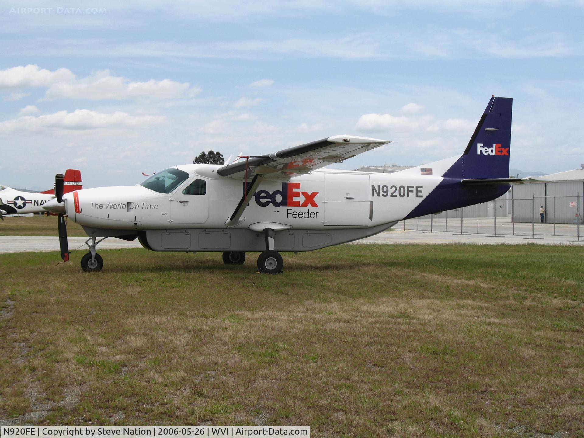 N920FE, Cessna 208B C/N 208B0020, FedEx Express 1987 Cessna 208 @ Watsonville Municipal Airport, CA