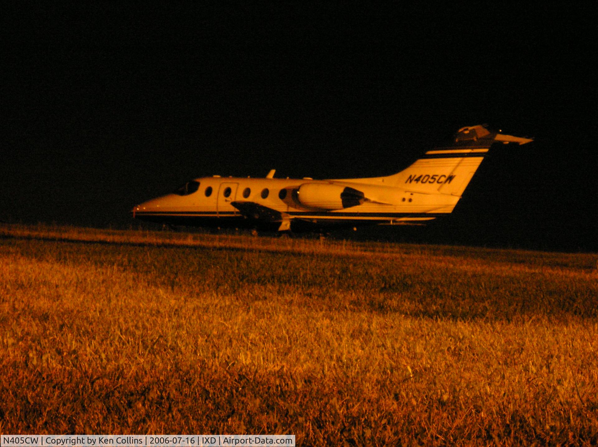 N405CW, 2000 Beechcraft 400A Beechjet C/N RK-305, N405CW at night