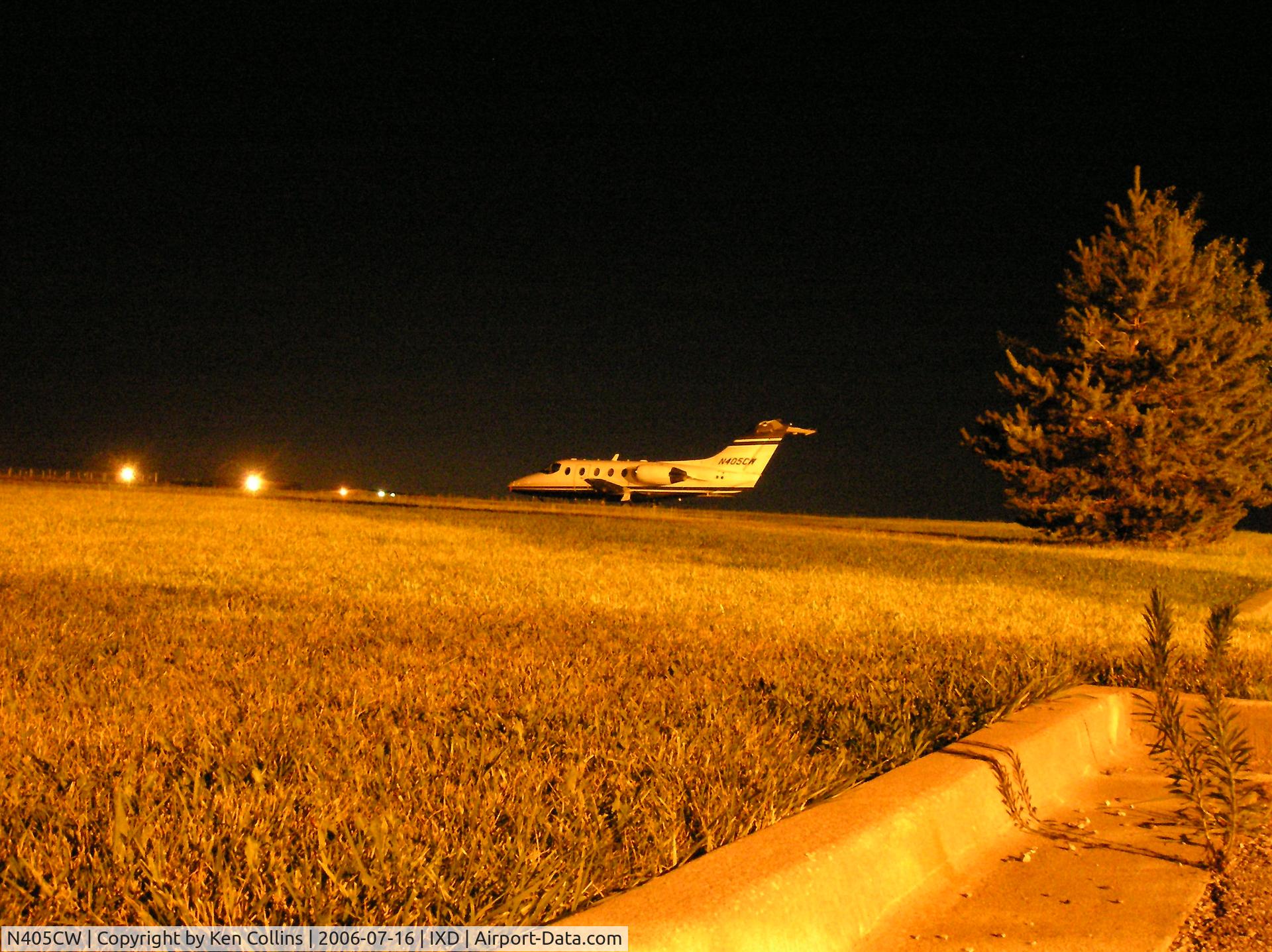 N405CW, 2000 Beechcraft 400A Beechjet C/N RK-305, N405CW at night