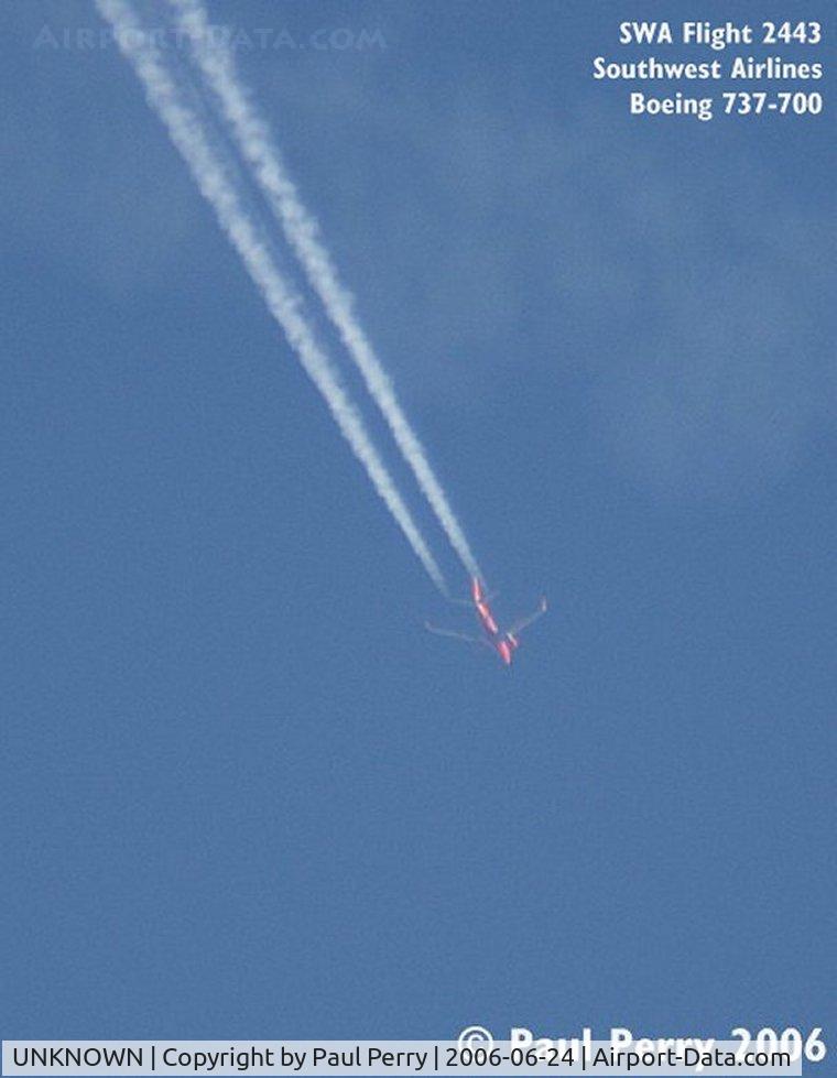 UNKNOWN, Contrails Various C/N Unknown, Crossing a previously left contrail headed to KMCO
