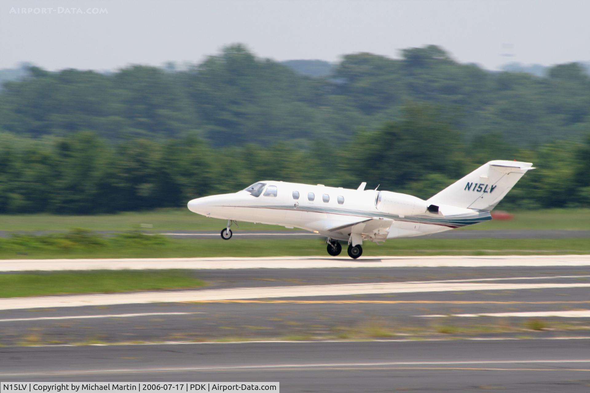 N15LV, 1997 Cessna 525 CitationJet C/N 525-0191, Departing 2R