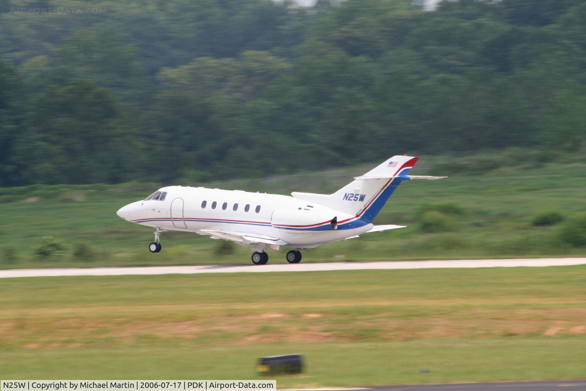 N25W, 2003 Raytheon Hawker 800XP C/N 258626, Departing Runway 2R