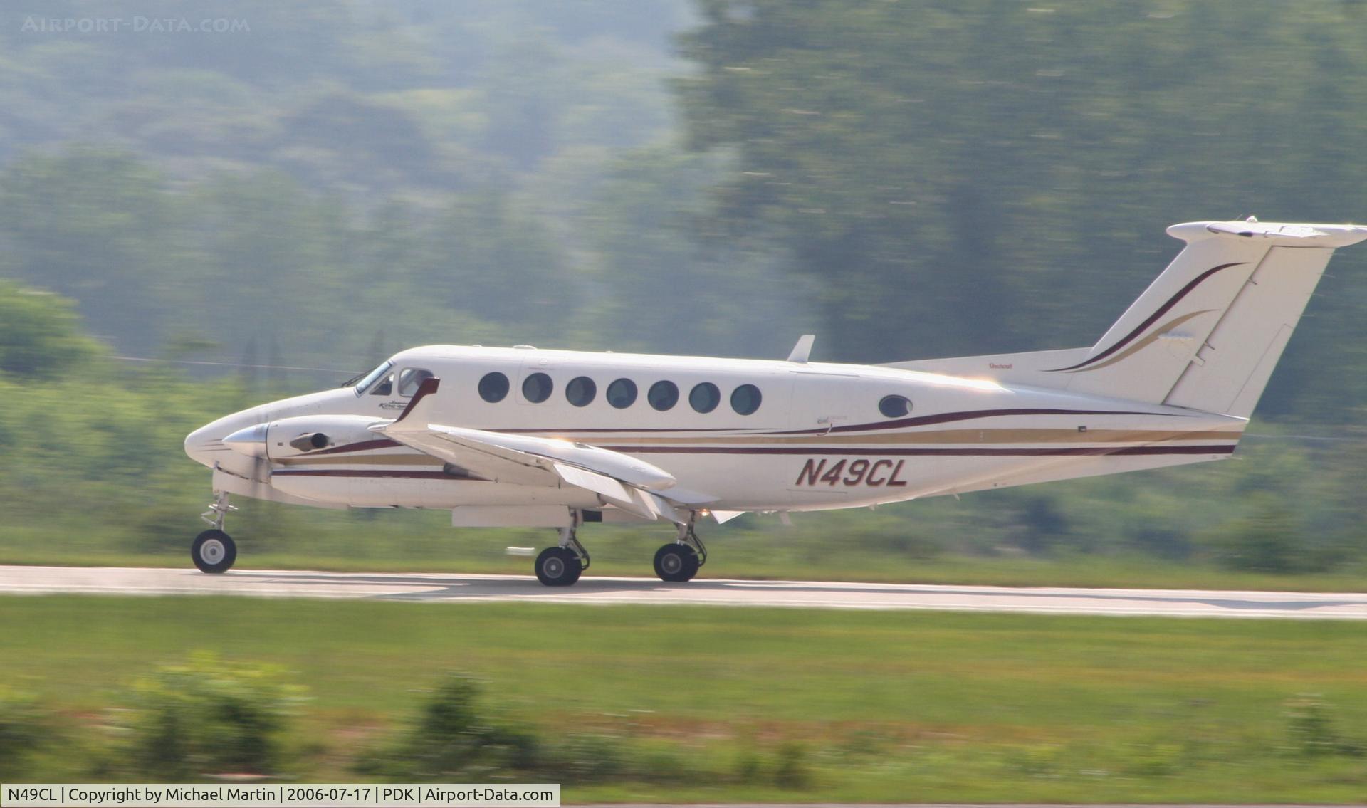 N49CL, 1999 Raytheon Aircraft Company B300 C/N FL-268, Landing Runway 2R