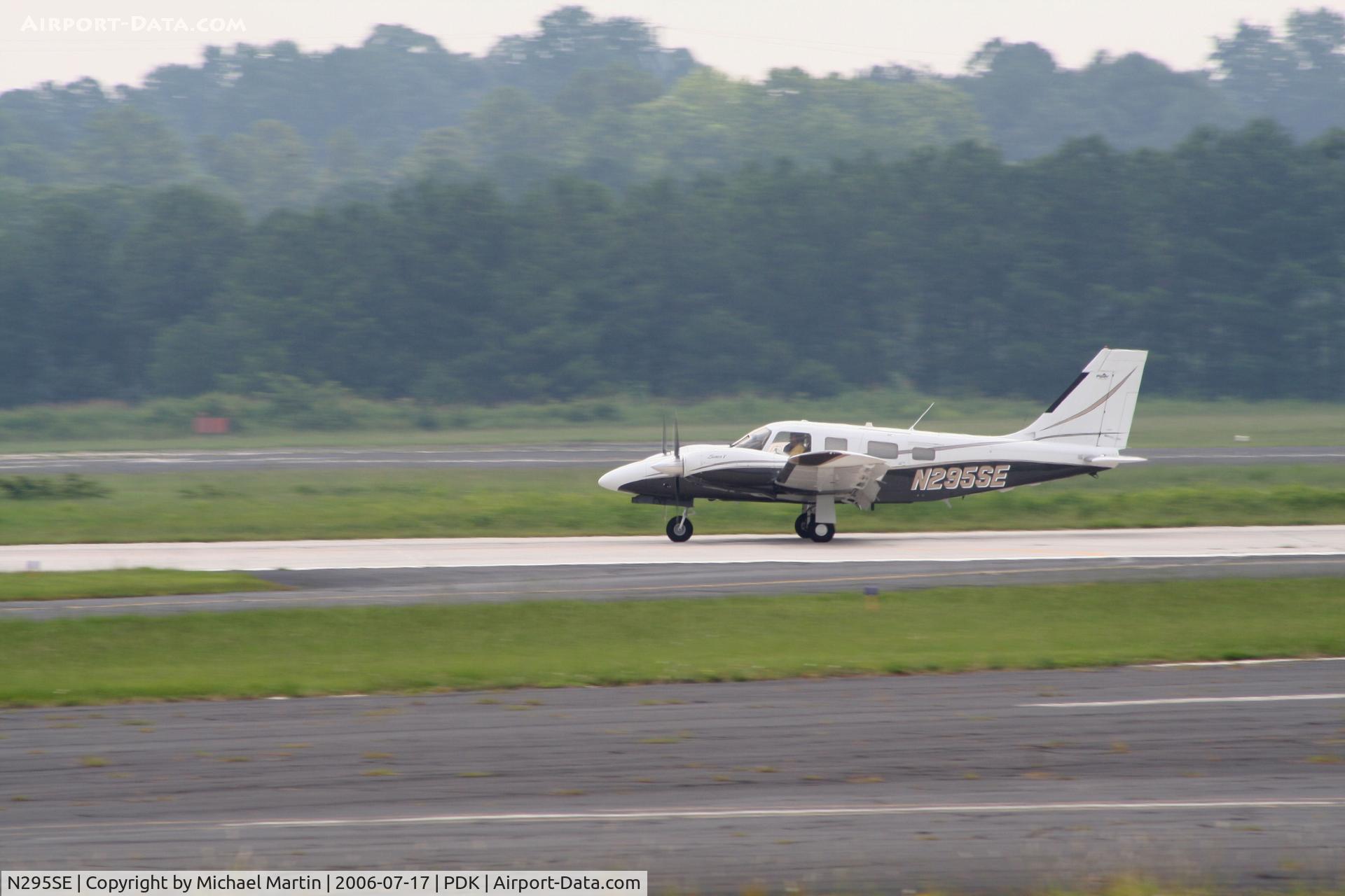 N295SE, 2003 Piper PA-34-220T Seneca C/N 3449295, Departing Runway 2R