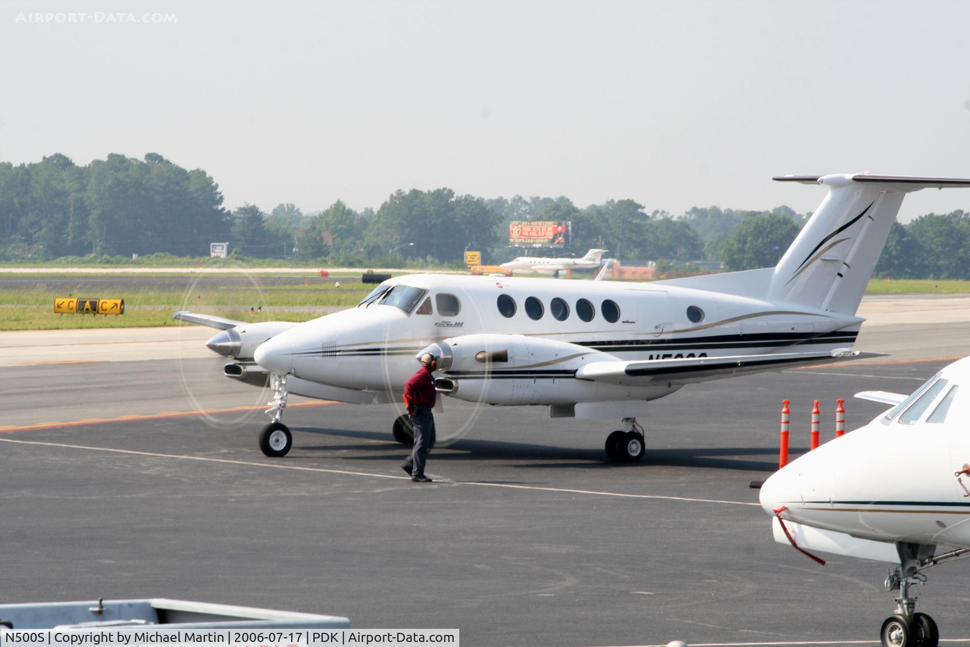 N500S, 1988 Beech 300 C/N FA-149, Don't get too close to that prop!