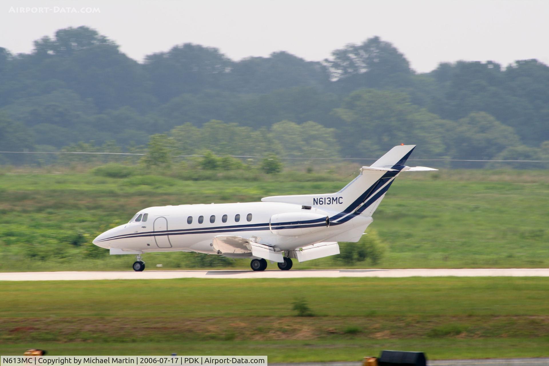 N613MC, 1981 British Aerospace HS.125-700A C/N 257151, Landing Runway 2R