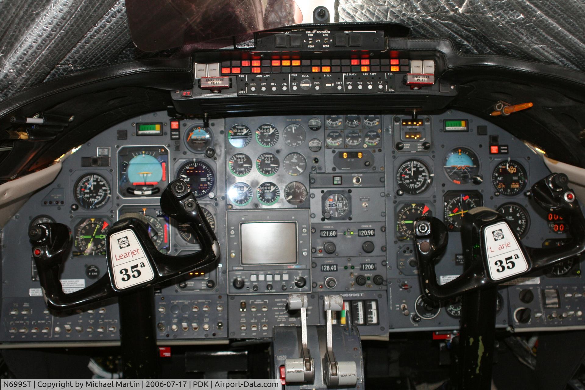 N699ST, 1981 Gates Learjet 35A C/N 441, Cockpit of Lear 35A