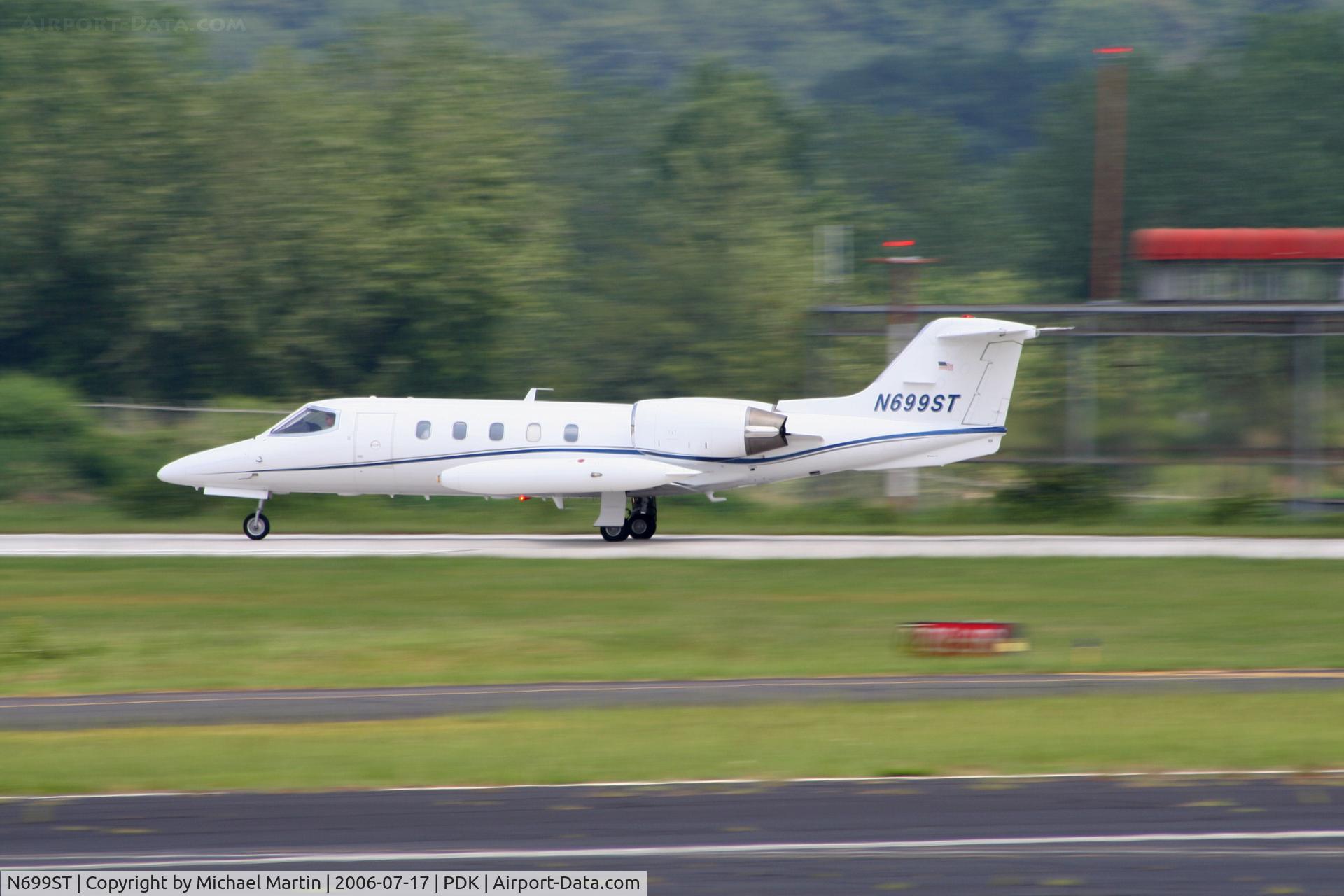 N699ST, 1981 Gates Learjet 35A C/N 441, Departing Runway 2R