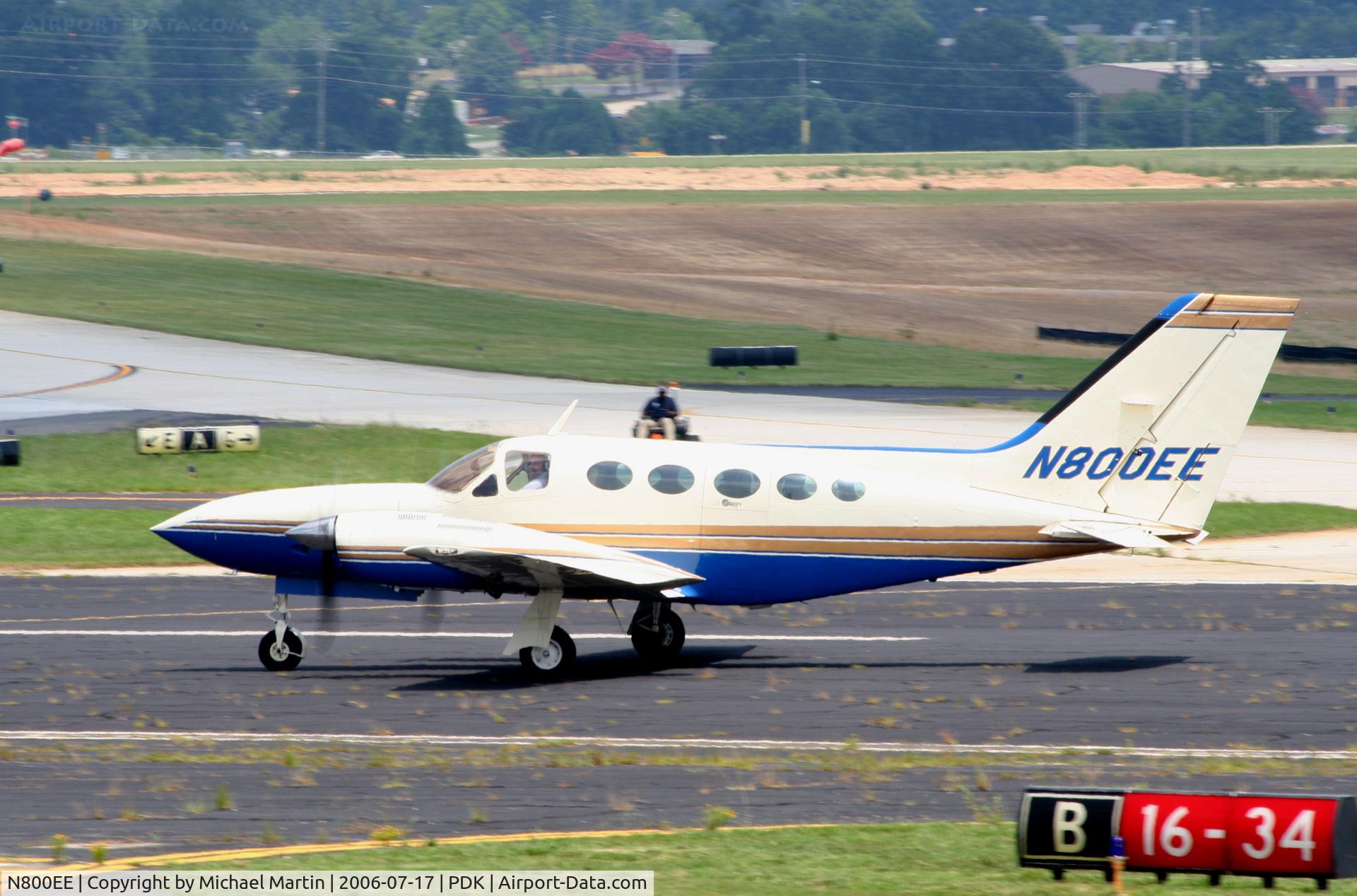 N800EE, 1979 Cessna 421C Golden Eagle C/N 421C0661, Taxing to Epps Air Service