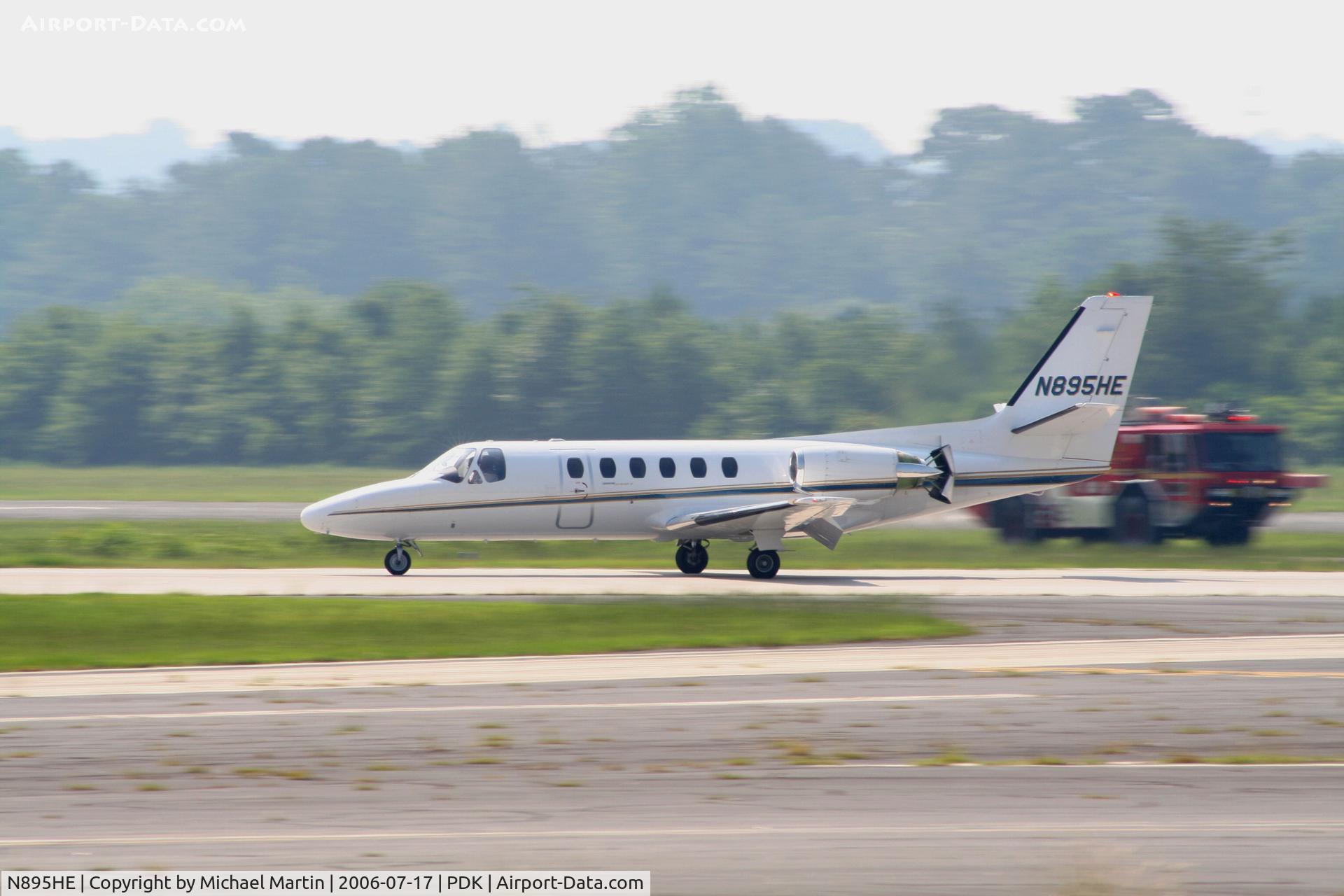 N895HE, 1990 Cessna 550 C/N 5500641, Landing Runway 2R with DeKalb Fire Services in background