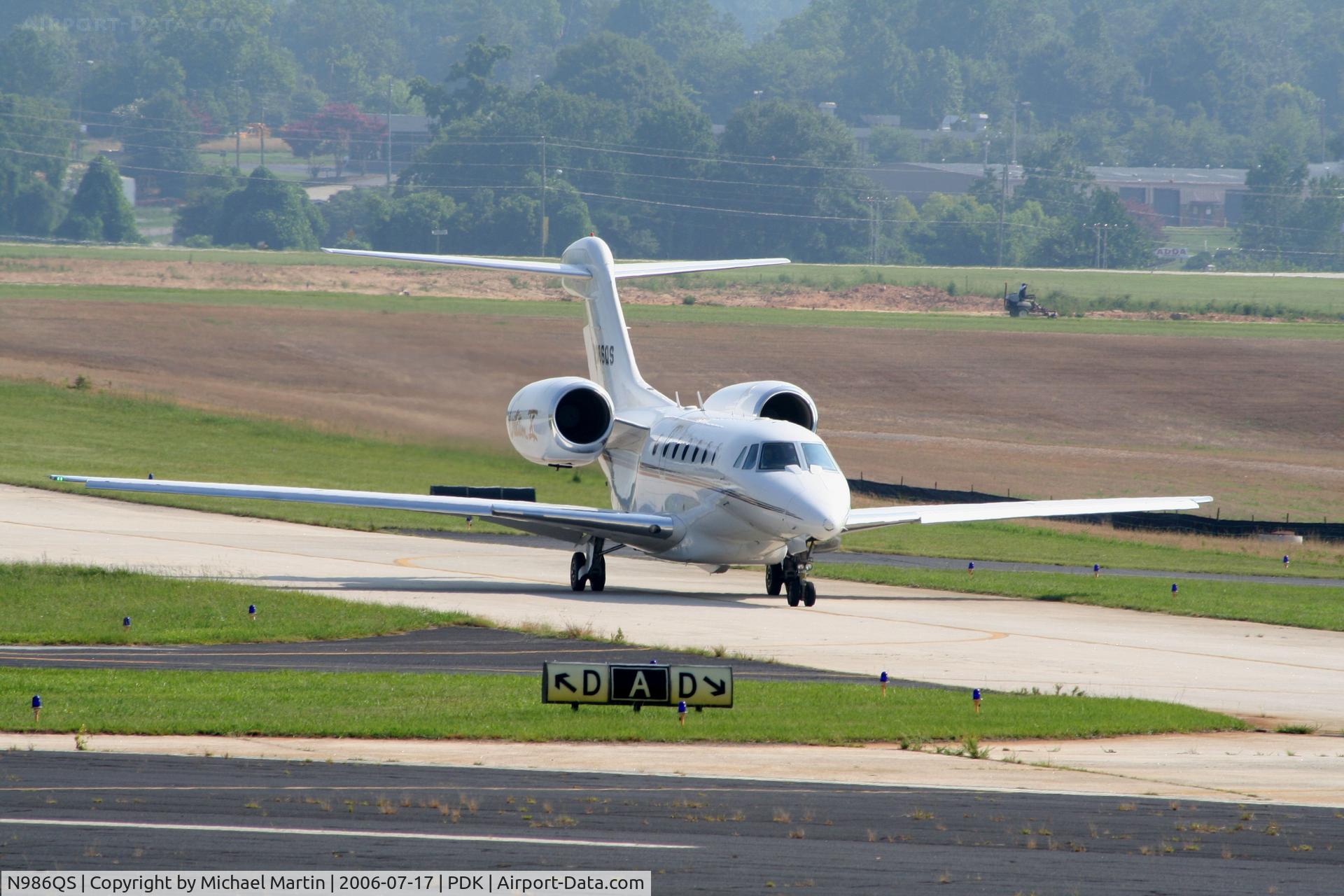 N986QS, 1999 Cessna 750 Citation X C/N 750-0086, Execjet 986 taxing from Signature Flight Services