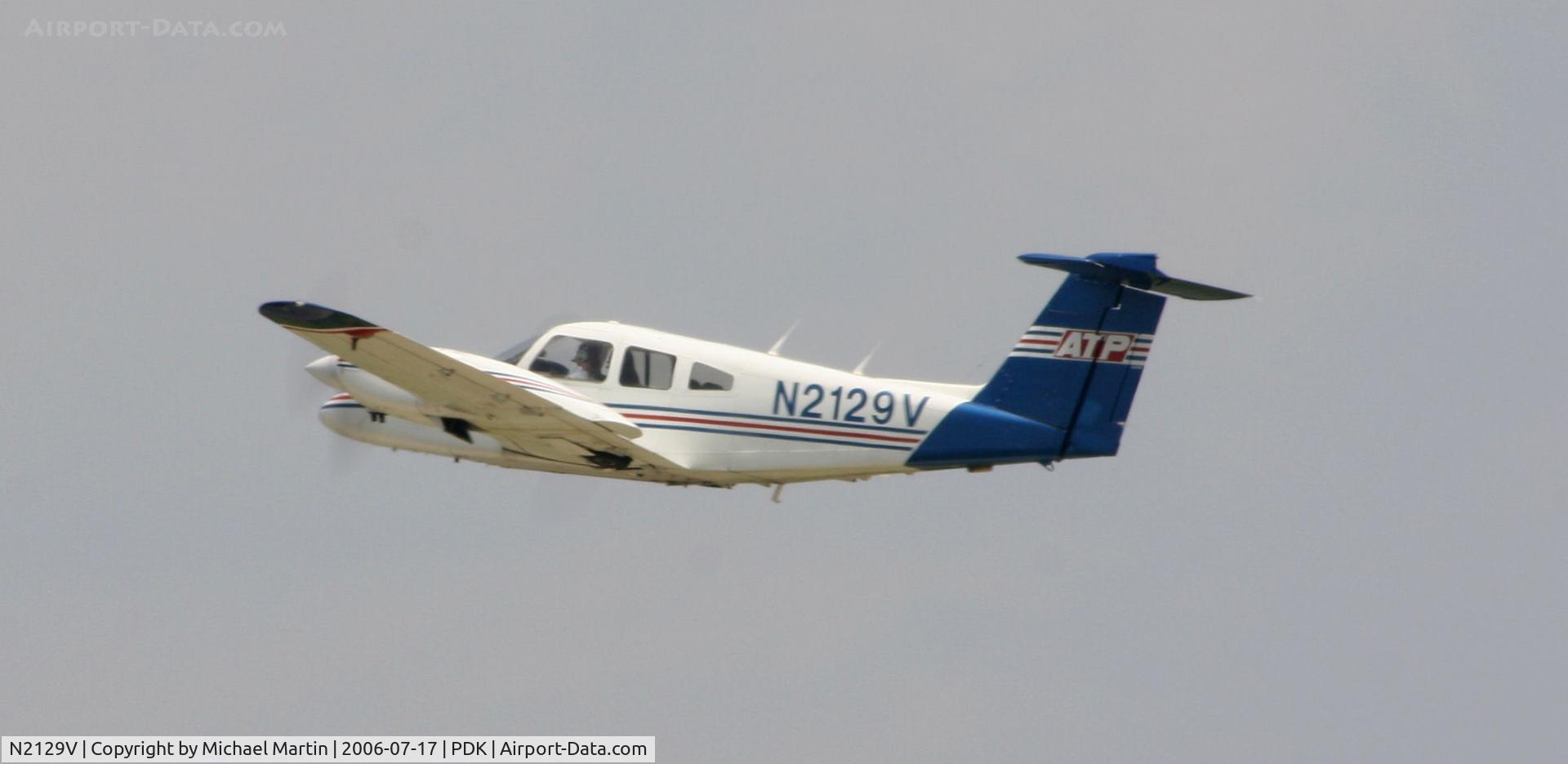 N2129V, 1979 Piper PA-44-180 Seminole C/N 44-7995264, Departing 2R - Gear Up!