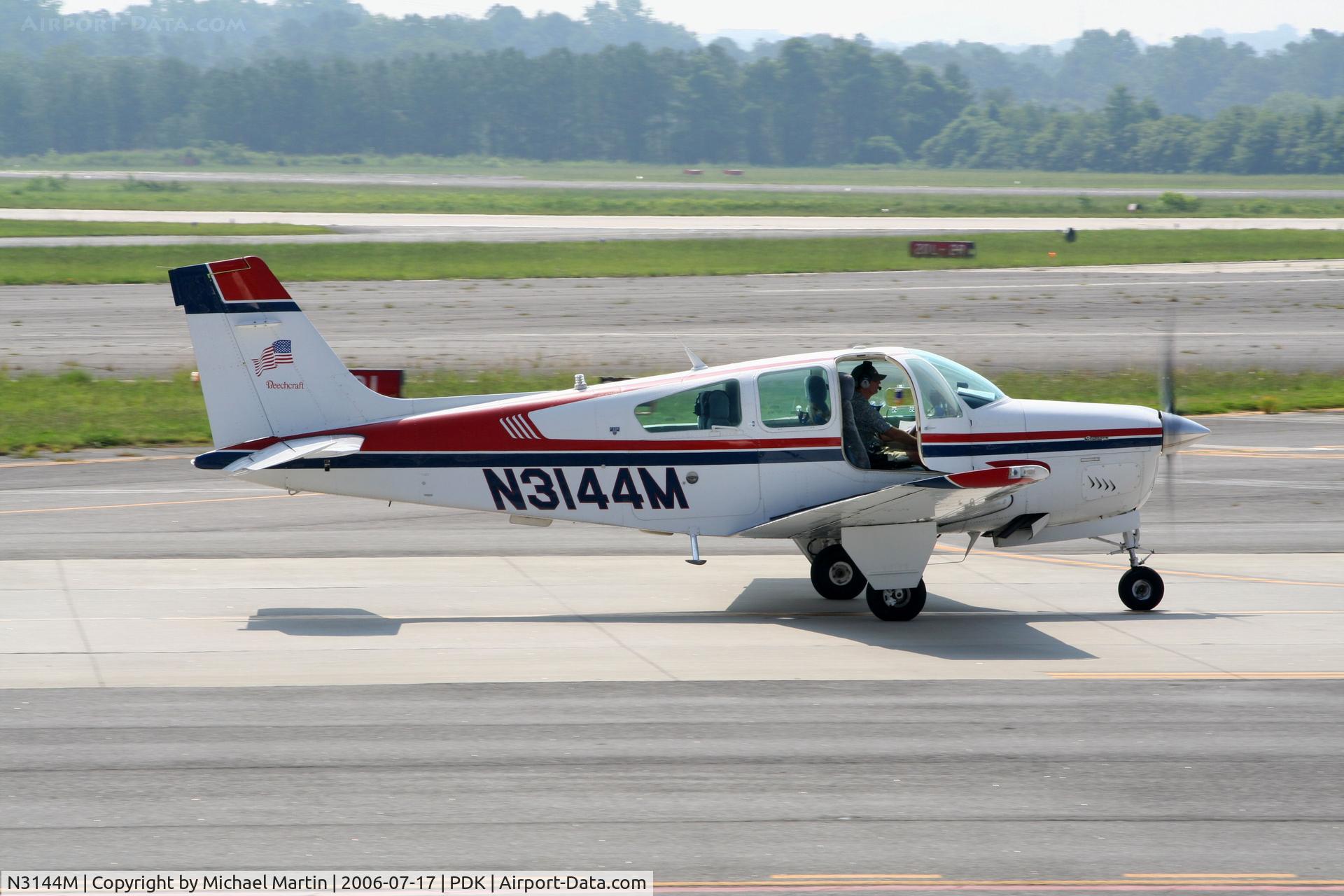 N3144M, 1987 Beech F33A Bonanza C/N CE-1206, Taxing to Runway 2L