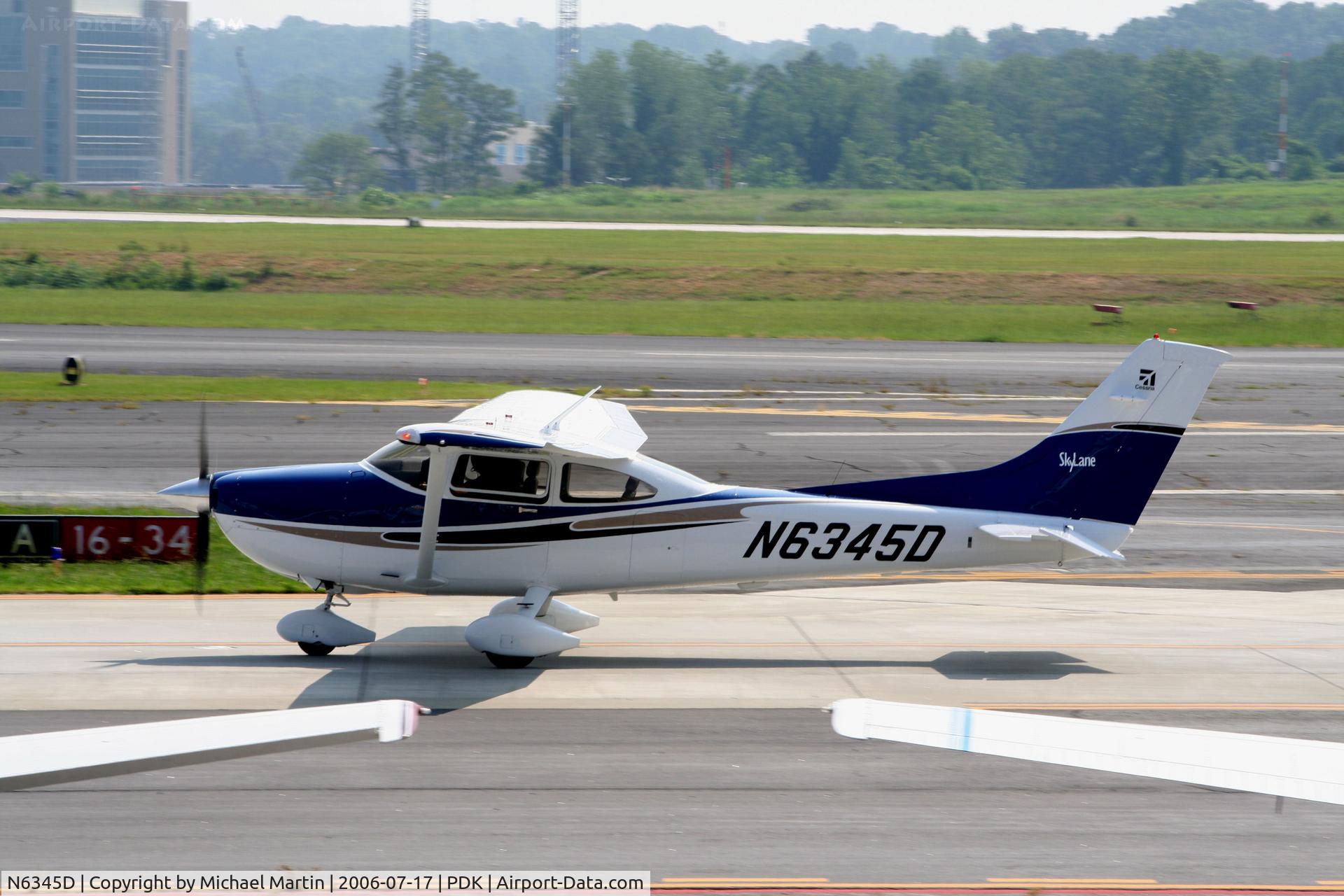N6345D, 2004 Cessna 182T Skylane C/N 18281401, Taxing to Epps Air Service