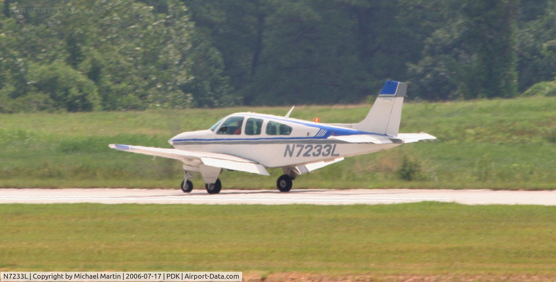 N7233L, 1984 Beech F33A Bonanza C/N CE-1049, Landing Runway 2R
