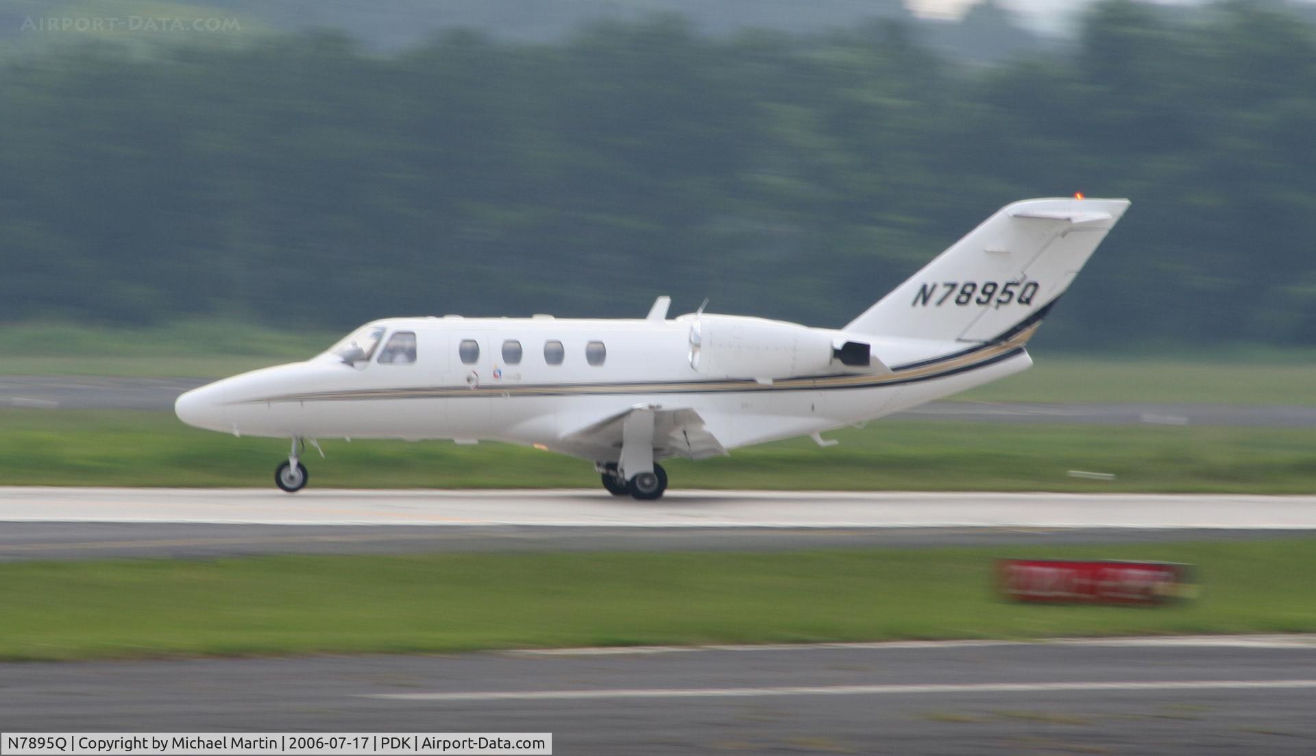 N7895Q, 2000 Cessna 525 C/N 525-0405, Departing Runway 2R