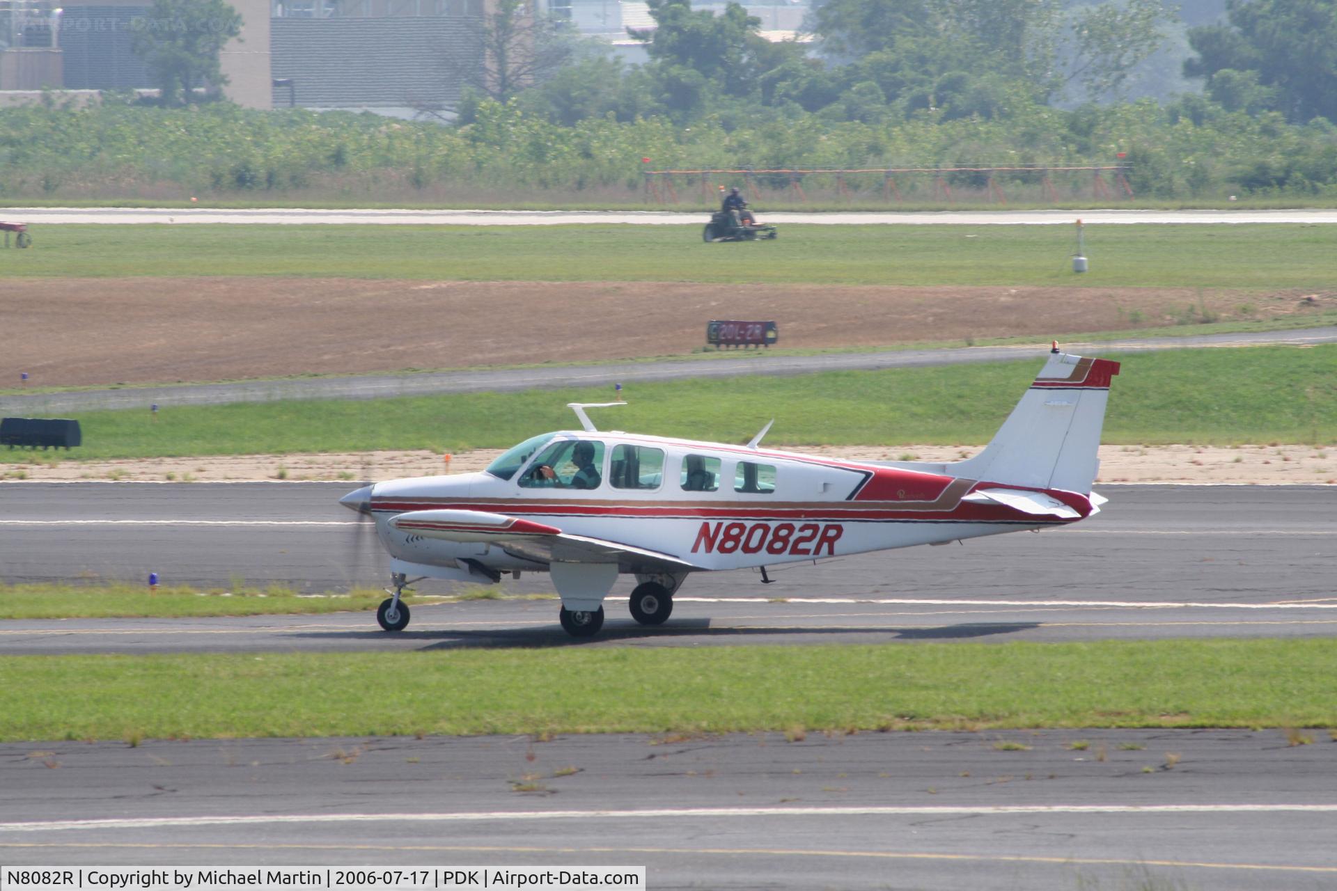 N8082R, 1969 Beech 36 Bonanza C/N E-152, Landing Runway 2L
