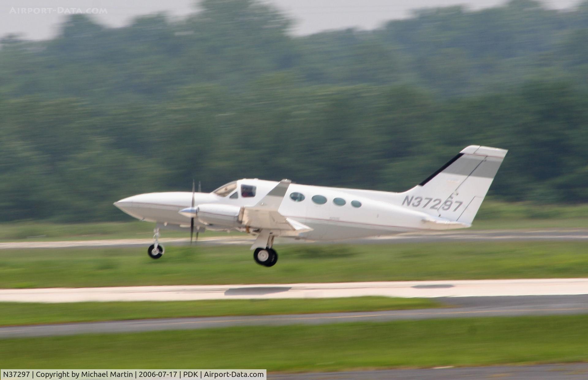 N37297, 1979 Cessna 414A Chancellor C/N 414A0262, Departing Runway 2R