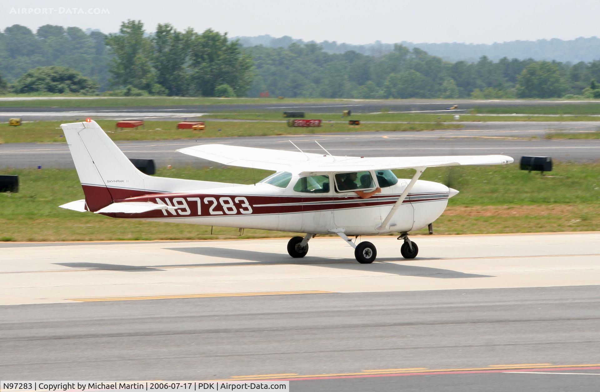 N97283, 1984 Cessna 172P C/N 17276174, Taxing to Runway 2L