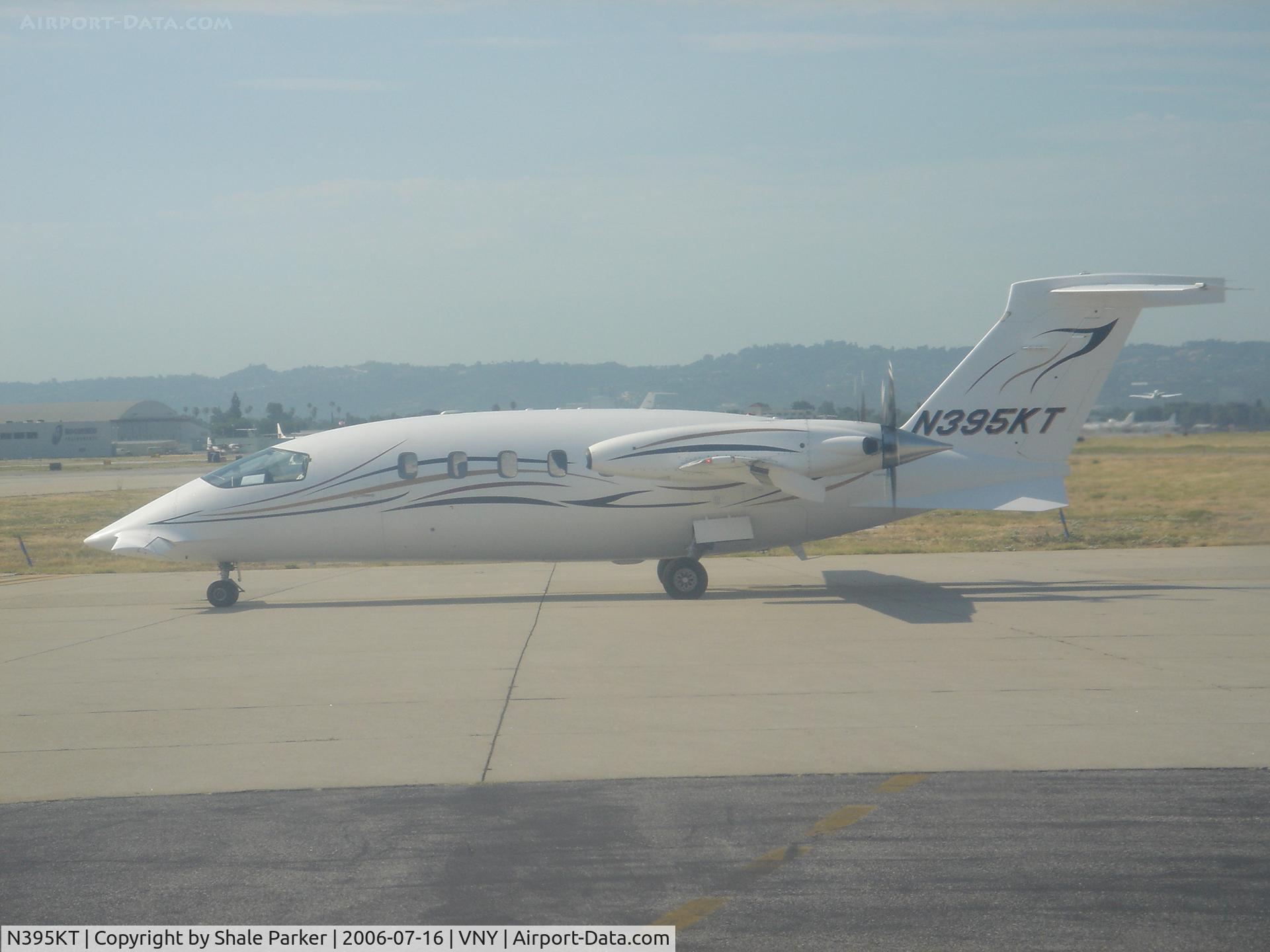 N395KT, 2001 Piaggio P-180 Avanti C/N 1044, Piaggio holding short of the runway