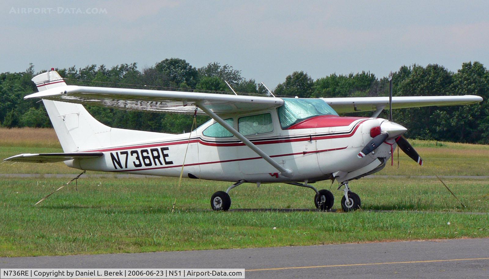 N736RE, 1978 Cessna R182 Skylane RG C/N R18200761, This 1978-vintage Cessna calls Solberg Airport her home.
