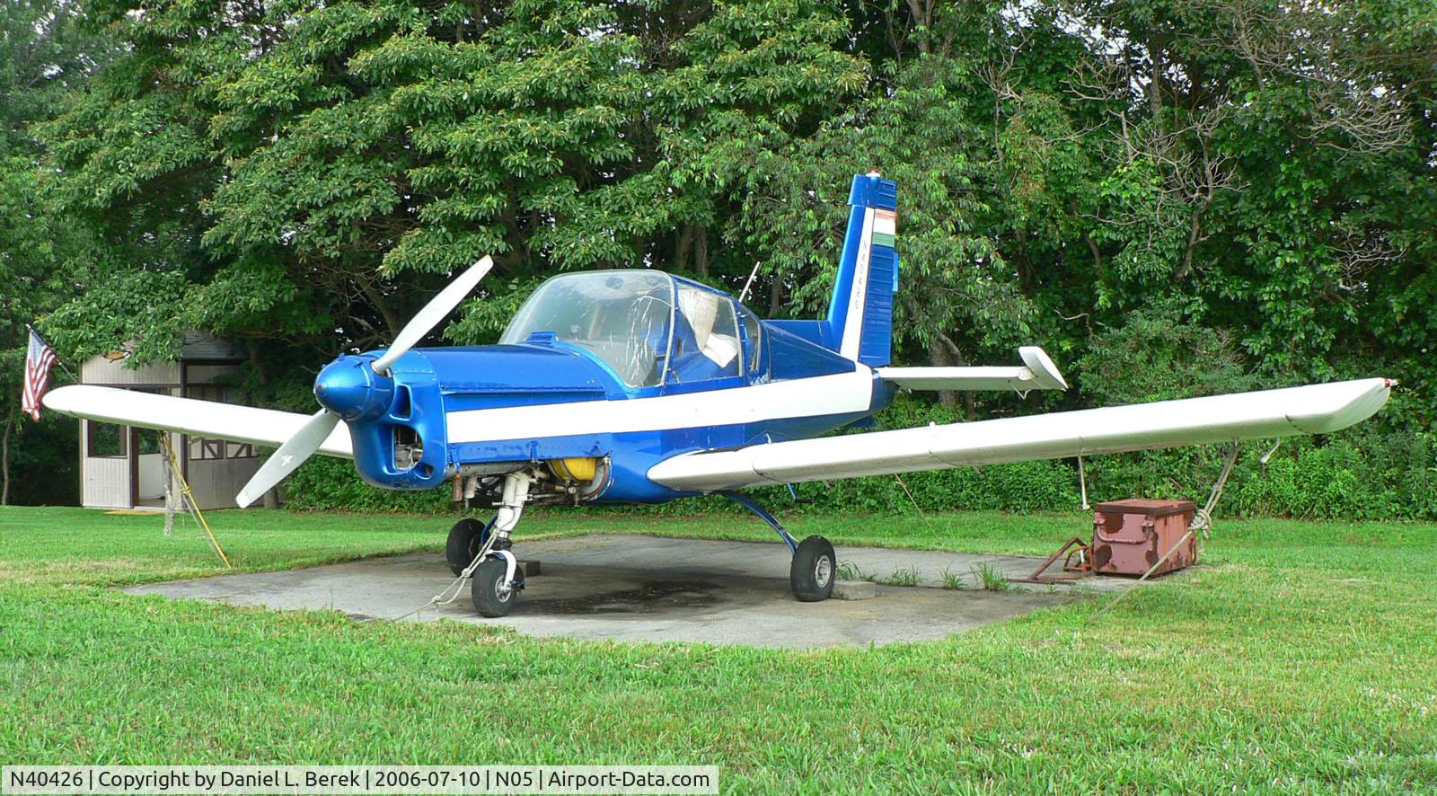 N40426, 1979 Zlin Z-42M C/N 0176/06, This is the first time I saw this unusual bird with bright blue plumage!