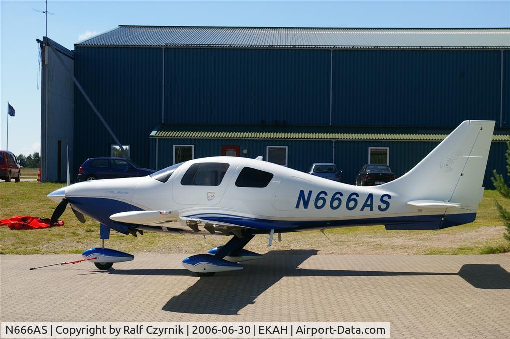 N666AS, 2006 Columbia Aircraft Mfg LC41-550FG C/N 41636, brandnew Columbia 400 during ferry flight to Germany. First one with tinted windows.