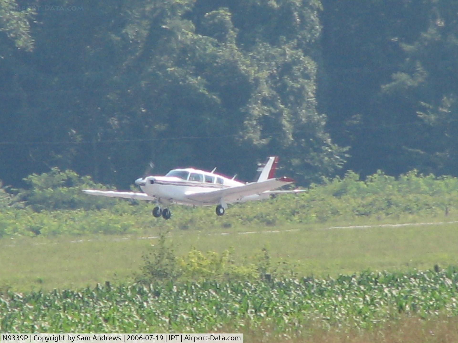 N9339P, 1969 Piper PA-24-260 Comanche C/N 24-4837, Just before touch down