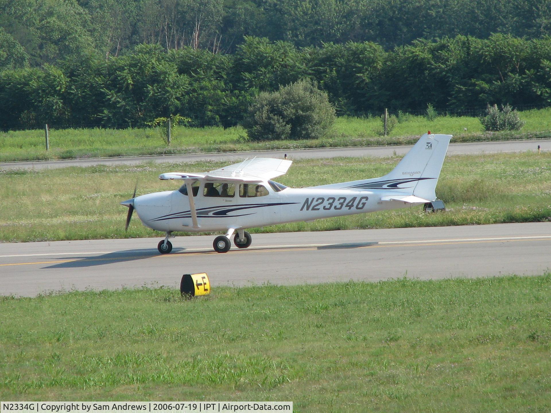 N2334G, 2005 Cessna 172S C/N 172S9994, Just arrived at Willliamsport.
