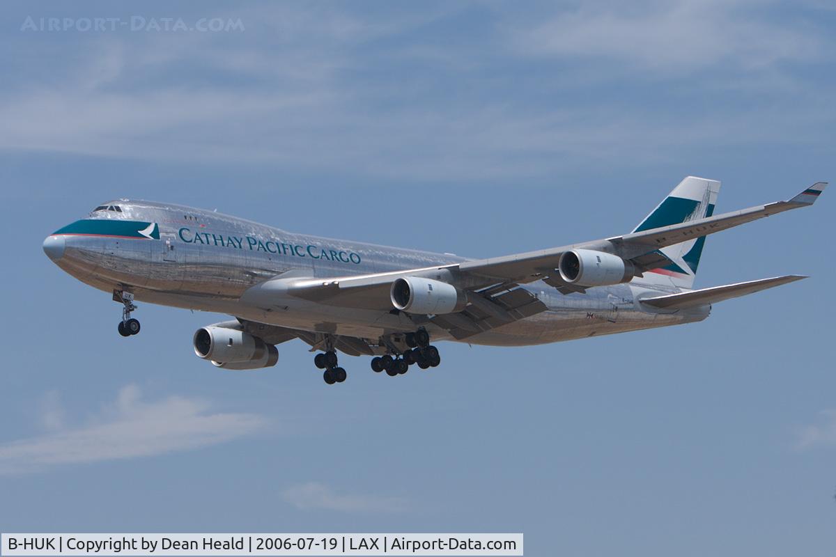 B-HUK, 1995 Boeing 747-467F/SCD C/N 27503, Cathay Pacific Cargo B-HUK (FLT CPA882) from Hong Kong Int'l (VHHH) on final approach to RWY 25L.