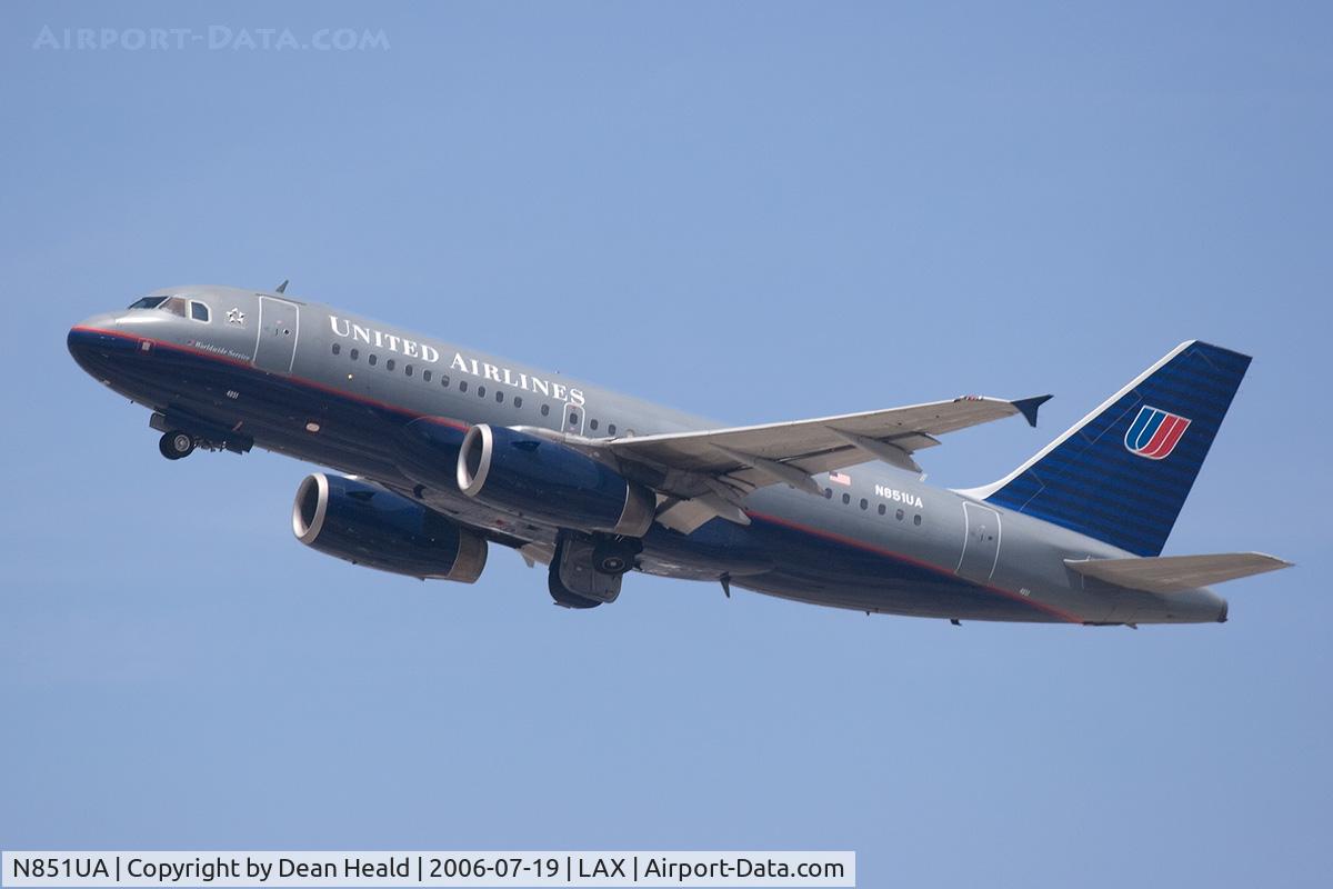 N851UA, 2002 Airbus A319-131 C/N 1664, United Airlines N851UA (FLT UAL979)  climbing out from RWY 25R enroute to Licenciado Benito Juarez (MMMX) - Mexico City, Mexico.