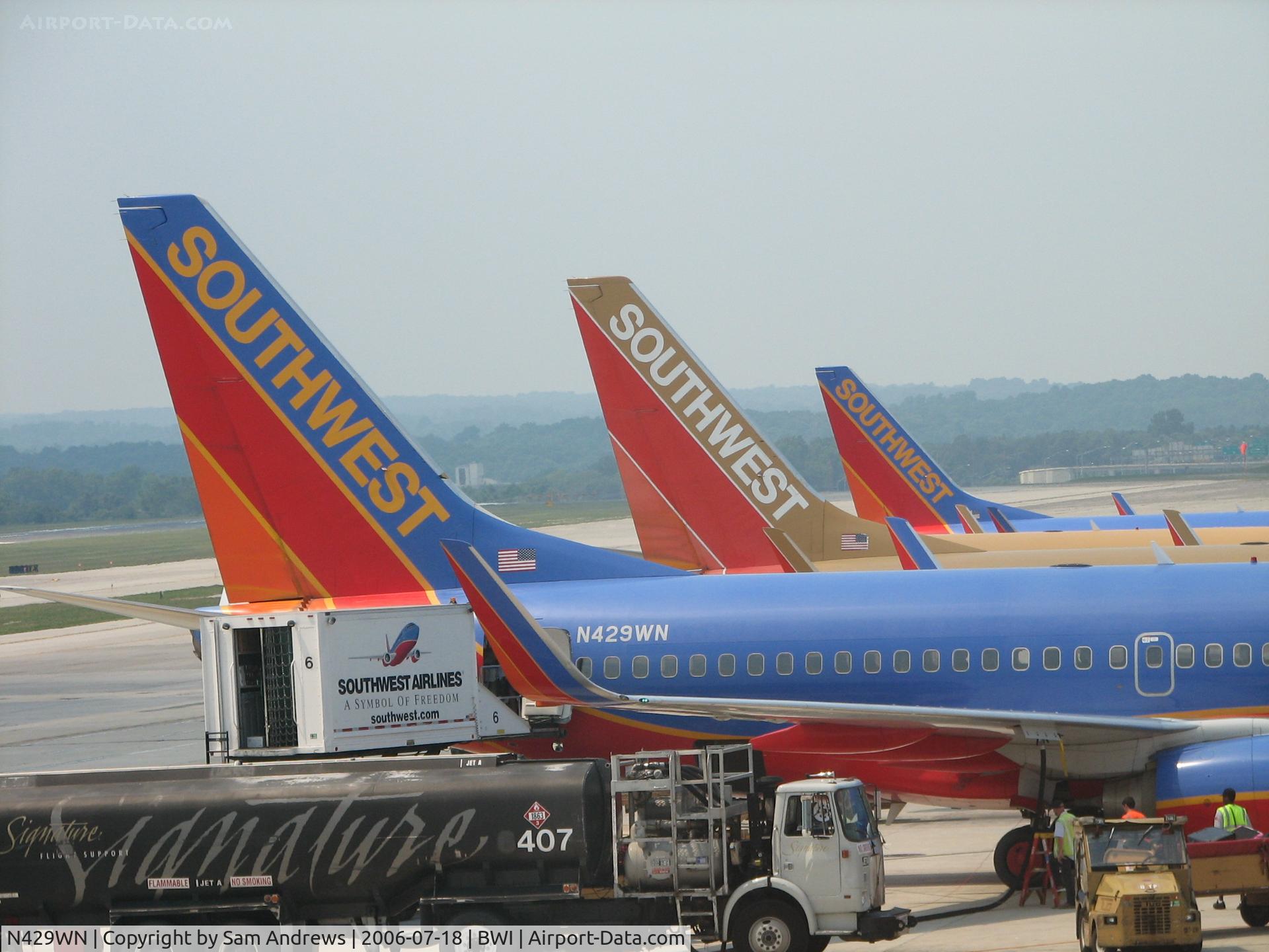 N429WN, 2002 Boeing 737-7H4 C/N 33658, Spending time with friends